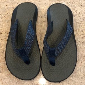 Men’s Chaco Flip Flops size 9